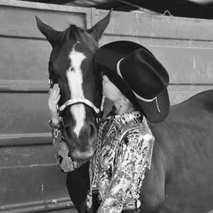 Meet your Posher, Dakota